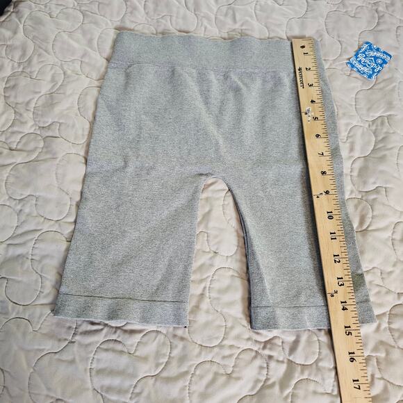 NWT Free People Seamless Bike Shorts Heather Gray Sz XS/S - Picture 3 of 8